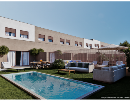 Foto del exterior de una casa, con piscina
